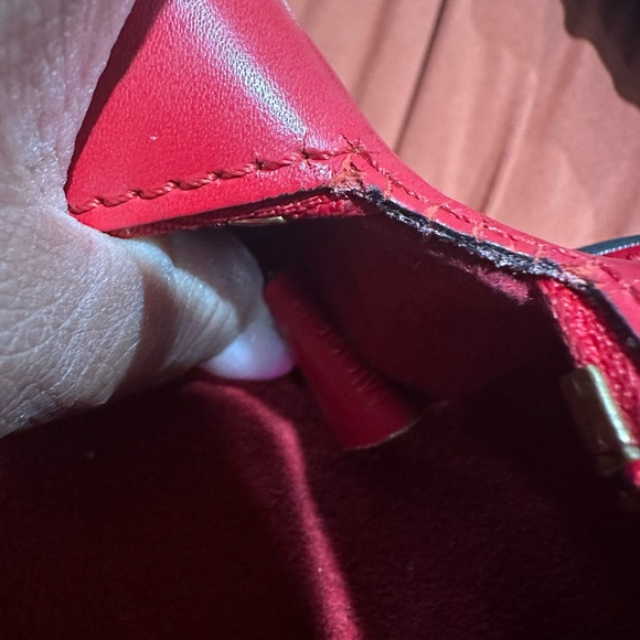 Louis Vuitton Red Epi Shoulder Bag - Pre loved100% authentic - Picture 10 of 12